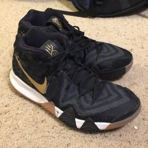 Kyrie 4 navy basketball shoe
